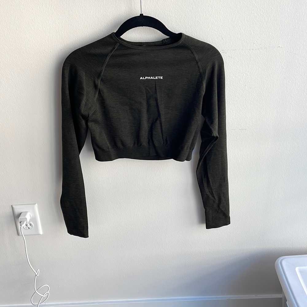 Alphalete amplify crop top